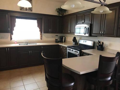 Η κουζίνα ή μικρή κουζίνα στο Rosarito Ocean View Home