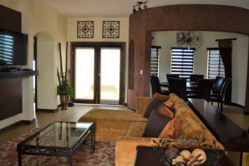 Χώρος καθιστικού στο Rosarito Ocean View Home