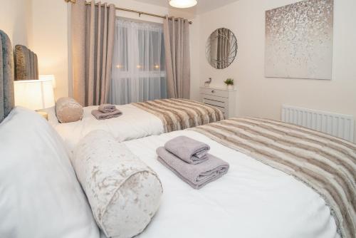 Postel nebo postele na pokoji v ubytování Stunning 2-Bed Apartment in Stevenage, Sleeps 5 with free Private Parking