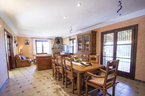 Ruang duduk di Catalunya Casas Incredible secluded villa, just 11km from Beach!