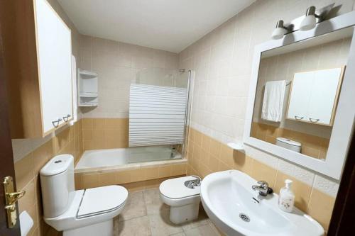 a bathroom with a toilet and a sink and a tub at Ayamonte Vista Esuri Golf - 12 min to Isla Canela in Huelva