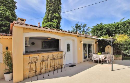 Awesome Home In Salon De Provence With Wifi, Private Swimming Pool And Outdoor Swimming Pool