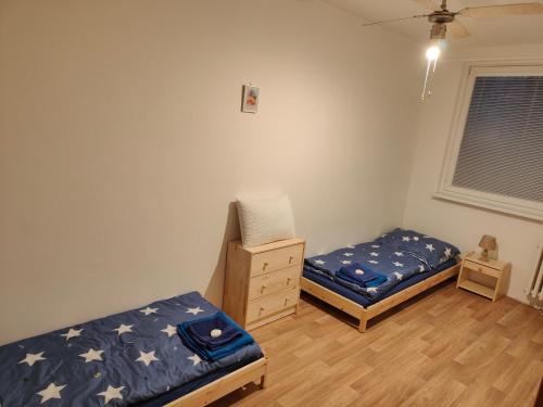 Posteľ alebo postele v izbe v ubytovaní Stiborka