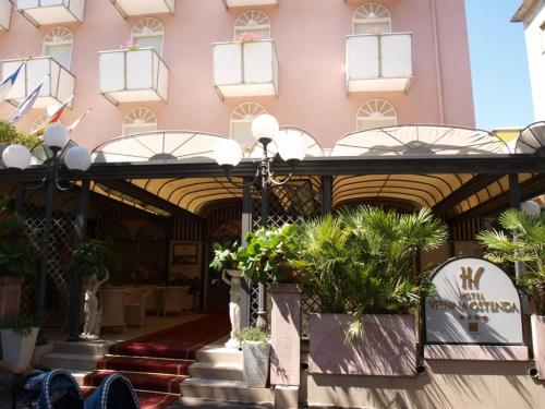 a view of the front of the hotel at Hotel Vienna Ostenda e Ristorante il Danubio in Rimini