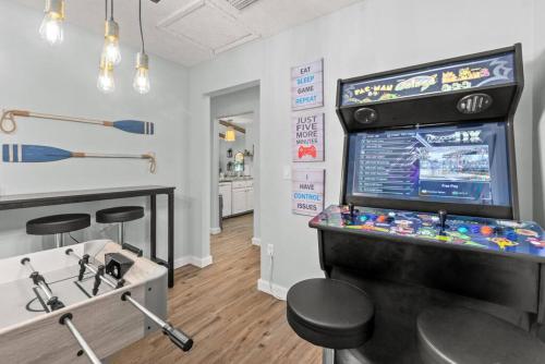 Fanta Sea - Private Seasonal Hot Tub, Game Room, Walk to Beach, Pets OK, & More! photo 51
