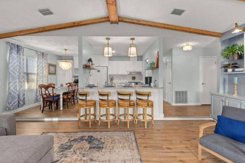Fanta Sea - Private Seasonal Hot Tub, Game Room, Walk to Beach, Pets OK, & More! photo 8
