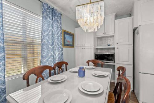 Fanta Sea - Private Seasonal Hot Tub, Game Room, Walk to Beach, Pets OK, & More! photo 9