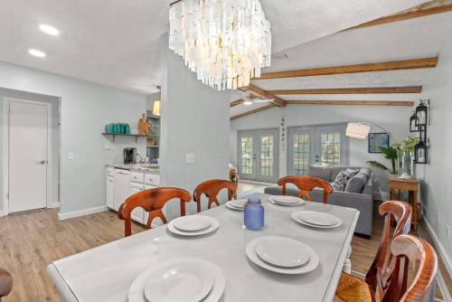 Fanta Sea - Private Seasonal Hot Tub, Game Room, Walk to Beach, Pets OK, & More! photo 39