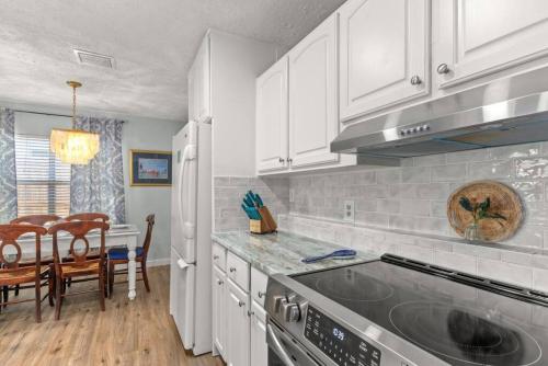 Fanta Sea - Private Seasonal Hot Tub, Game Room, Walk to Beach, Pets OK, & More! photo 36
