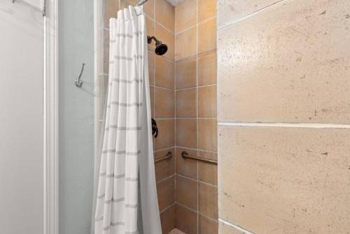 Fanta Sea - Private Seasonal Hot Tub, Game Room, Walk to Beach, Pets OK, & More! photo 29