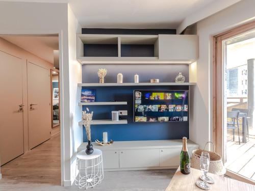 a kitchen with blue walls and white shelves at Superbe appartement 56m², accès pistes, terrasse sud, 1 suite parentale, proche centre et ESF - FR-1-634-5 in Avoriaz