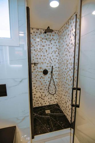 Ένα μπάνιο στο Elizabeth Studios