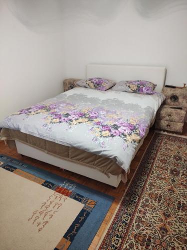 a bedroom with a bed with flowers on it at Vojin Meljak in Meljak