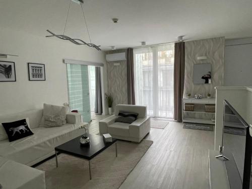 Lovely new apartment by the Parliament