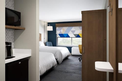 a hotel room with two beds and a window at Holiday Inn Express - Jackson - Ridgeland by IHG in Ridgeland