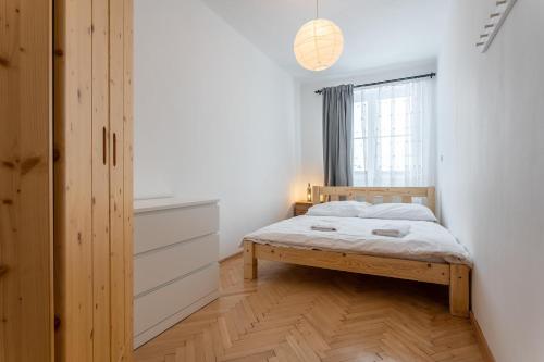 a small bedroom with a bed and a window at Apartmán Géčko in Boží Dar