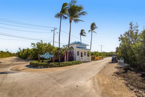 an empty street with a palm tree and a sign at Tavernier Escape #4408 in Tavernier