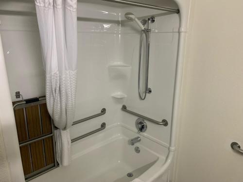 a bathroom with a shower and a bath tub at Quality Inn Yuba City-Marysville in Yuba City