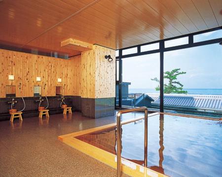a large room with a swimming pool and a pool at Oishiya in Ise