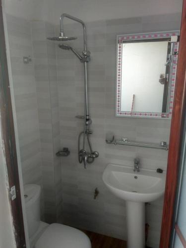 a bathroom with a sink and a toilet and a mirror at Studio meublé aux Mamelles in Dakar