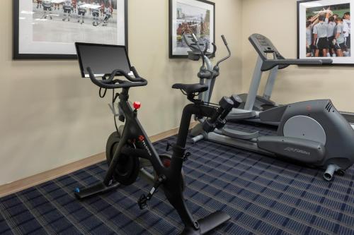 Fitness centrum a/nebo fitness zařízení v ubytování New Haven Hotel
