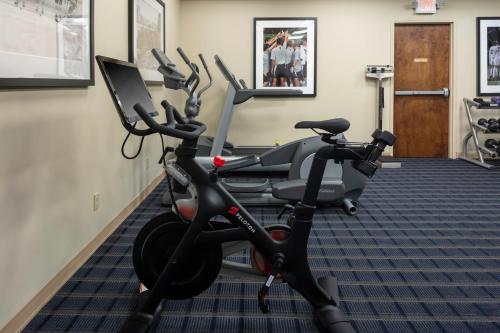 Fitness centrum a/nebo fitness zařízení v ubytování New Haven Hotel