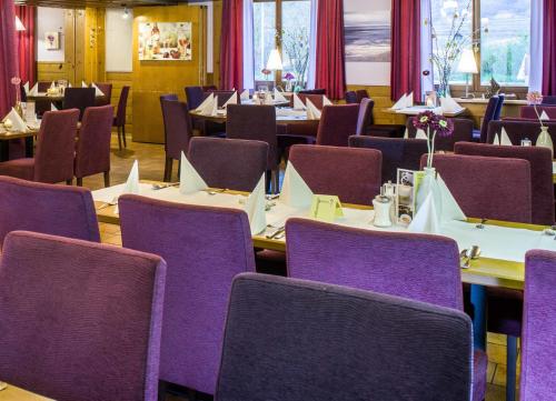 Um restaurante ou outro lugar para comer em Gasthof Keller