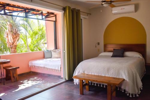 a bedroom with a bed and a window at Casa Bella Cruz in Cruz de Huanacaxtle