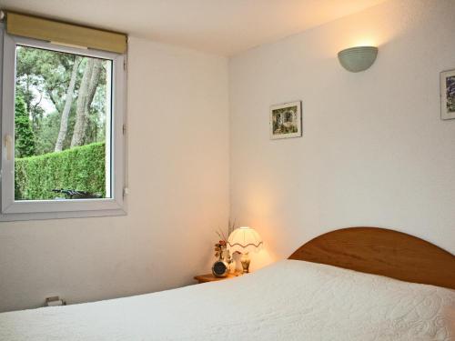 Photo de la galerie de l'établissement Maison de Vacances à La Tranche-sur-Mer avec Piscine, à 350m de la Plage, 4 Couchages - FR-1-22-170, à La Tranche-sur-Mer