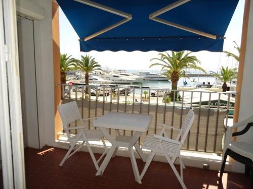 Appartement 1er étage avec parking, proche plage et commerces, Hyères - FR-1-335-165