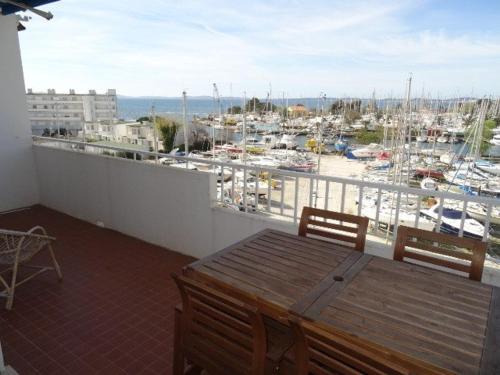 Appartement climatisé avec plage privée et parking à Hyères - FR-1-335-170