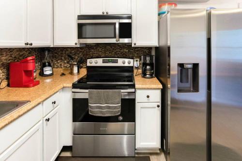 OceanView Oasis - Relax with Hot Tub, Breakfast, Fire Pit & Putting Green! photo 24