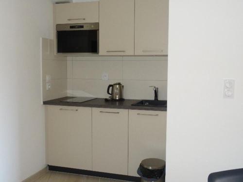 Photo de la galerie de l'établissement Hyères : Appart 4 pers marina climatisé avec garage - FR-1-335-162, à Hyères