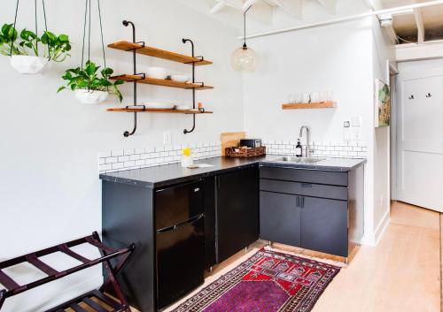 Kuchyň nebo kuchyňský kout v ubytování Stellar Suites