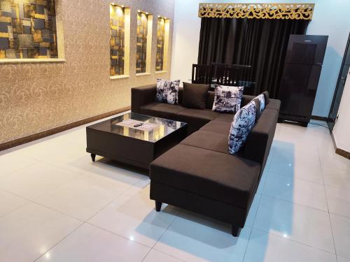 Χώρος καθιστικού στο Fully Serviced Holiday Home Near Lahore Ring Road