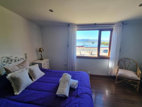 Ένα ή περισσότερα κρεβάτια σε δωμάτιο στο Cabañas El Calafate Ice City