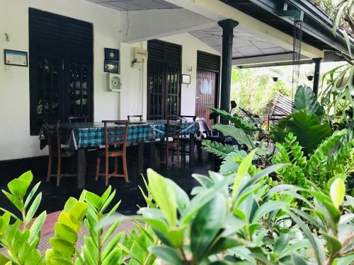 Κήπος έξω από το Asiri HomeStay