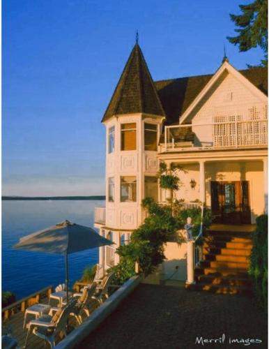 Gallery image of Vancouver Castle Waterfront with hot tub beach downtown in Chemainus