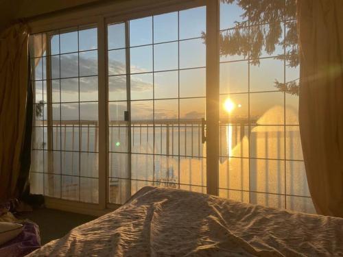 Gallery image of Vancouver Castle Waterfront with hot tub beach downtown in Chemainus