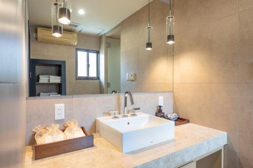 Ένα μπάνιο στο Ocean Front Villa Ishigakijima Ⅰ