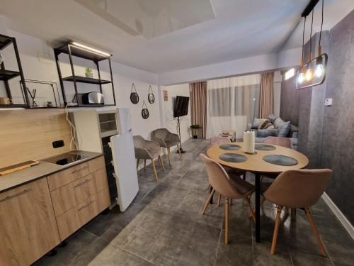 Nhà bếp/bếp nhỏ tại Harmony Apartment Poiana Brasov