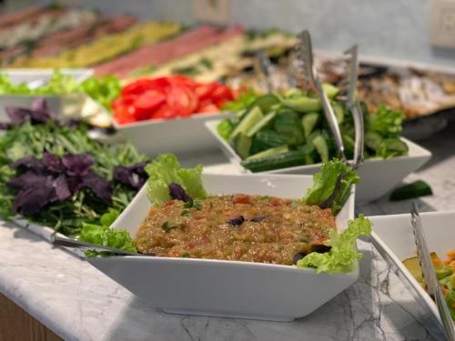 Jídlo v hotelu nebo okolí