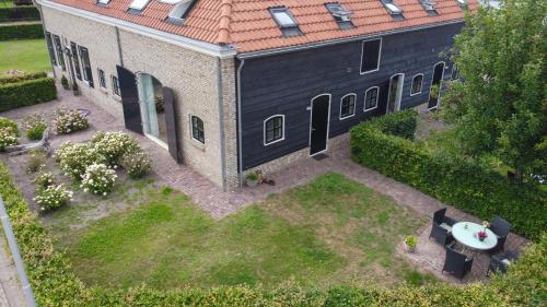 an aerial view of a building with a yard at De Dorsvloer in Drimmelen