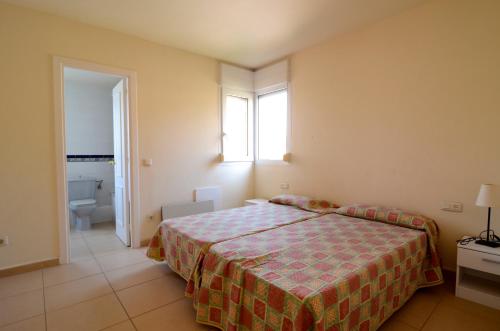 a bedroom with a bed and a window at Terrassa del Mar 6-1-B in L'Escala