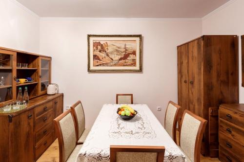 a dining room with a table with a bowl of fruit on it at GORGANY resort & SPA in Yablunytsya