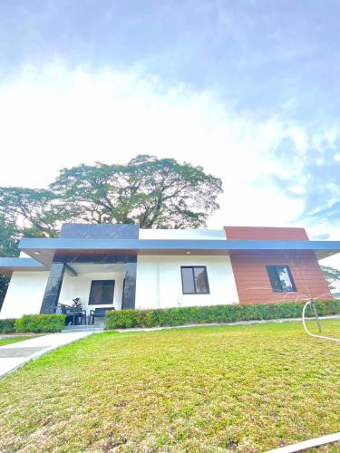 a house with a lawn in front of it at Aurora Villas and Cabin Resort in Clark