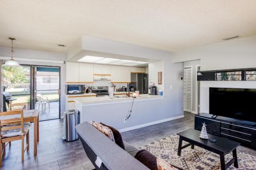 Riviera Beach Retreat – Photos 2