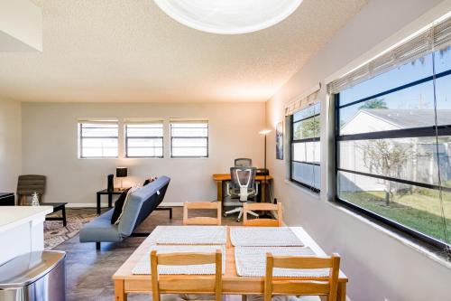 Riviera Beach Retreat – Photos 3