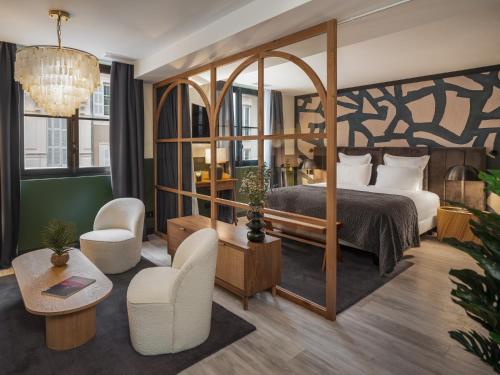 Letto o letti in una camera di Maisons du Monde Hôtel & Suites - Marseille Vieux Port
