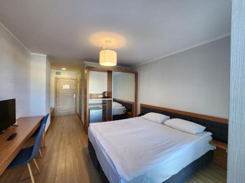 Postel nebo postele na pokoji v ubytování Orbi Palace Apartment 344